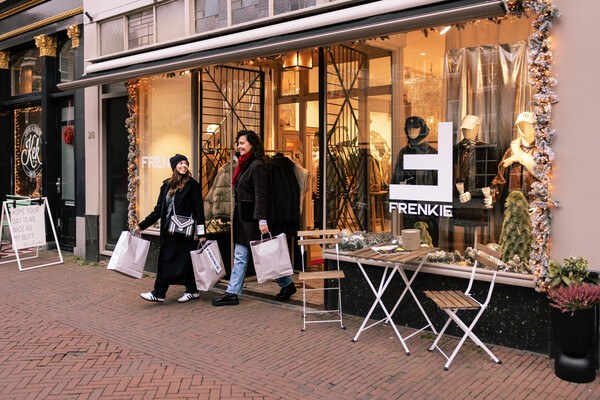 Lichtroute Delft Verlicht langs de grachten en Nieuwe Kerk op loopafstand van ibis Styles Delft
